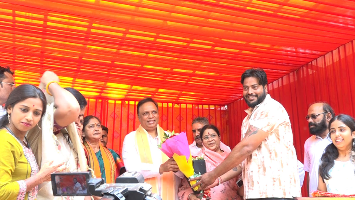 आशीष शेलार ने पिली मारबत के दर्शन, कहा- 145 साल पुरानी है नागपुर की परंपरा; संरक्षण के लिए समिति गठित करने का किया ऐलान
