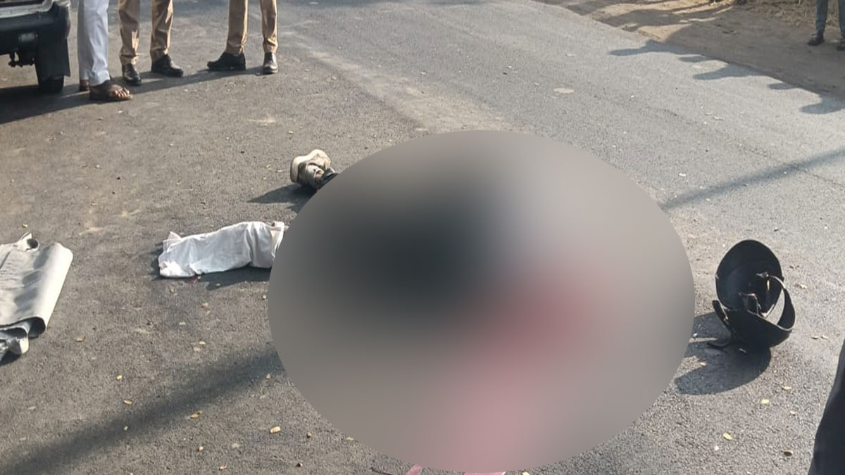 Bhandara: ट्रक को ओवरटेक करते समय पिकअप की टक्कर, बाइक सवार युवक की मौके पर मौत